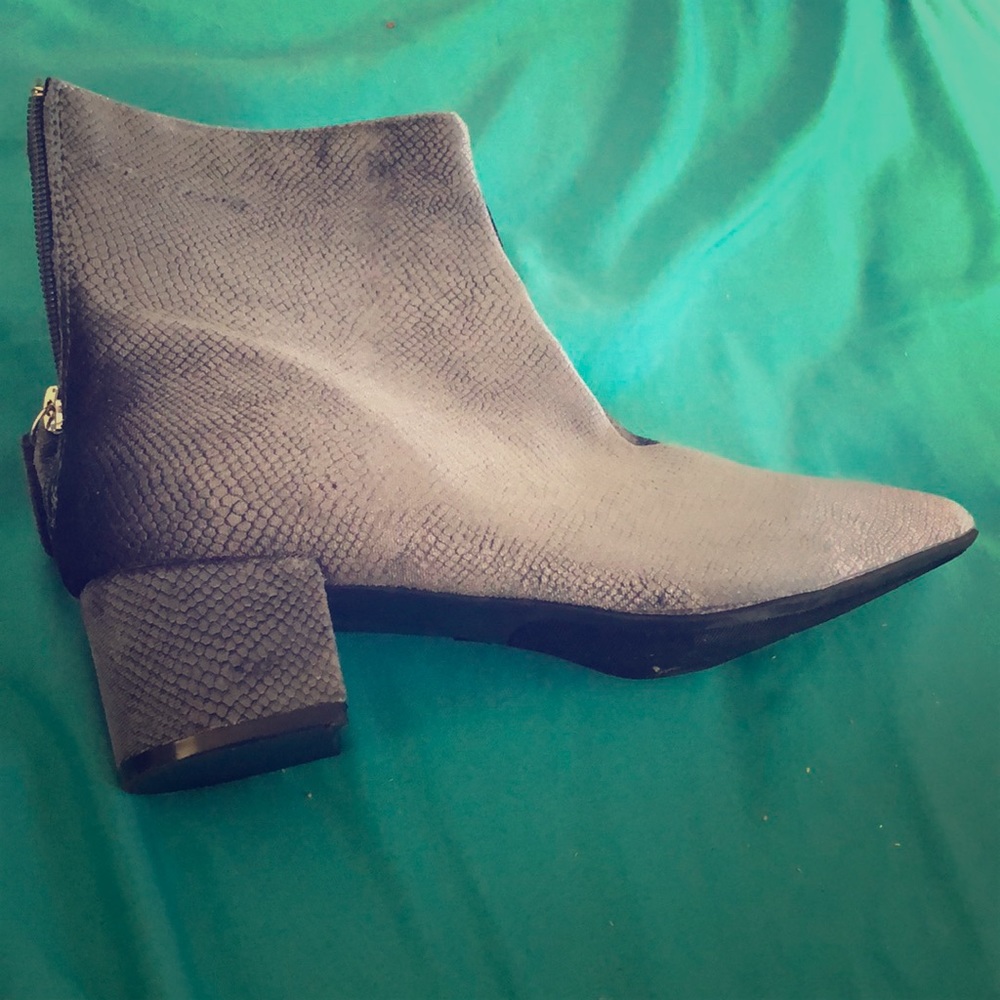 Zipper back Boots pointed toe